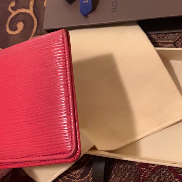 Authentic Louis Vuitton red epi card holder - Picture 10 of 12